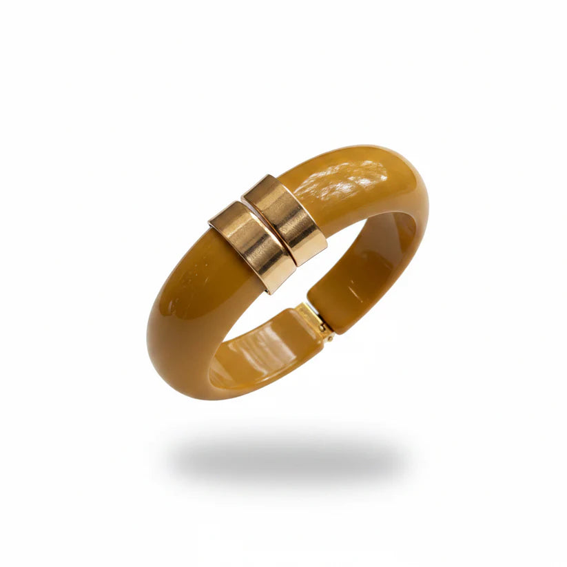 Pulsera de resina con aplique dorado