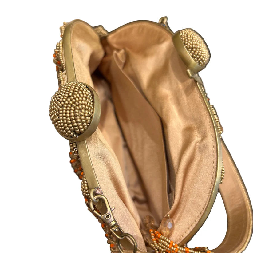 Clutch estilo vintage bordado en lentejuelas oro y naranja