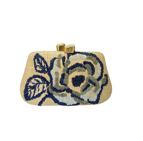 Clutch artesanal buntal bordado en tonos azules