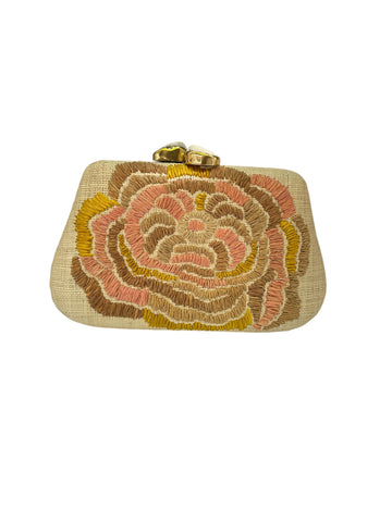 Clutch artesanal buntal bordado en tonos suaves