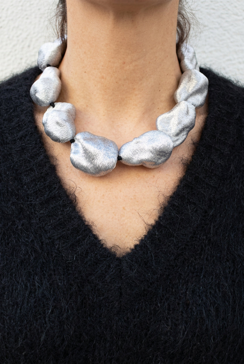 Collar corto perlas resina de pan de plata