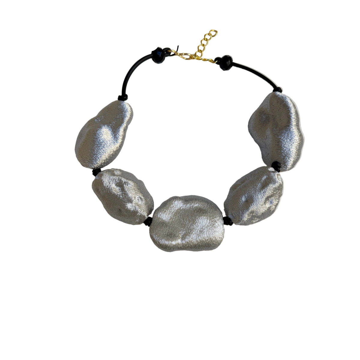 Collar corto rocas de pan de plata