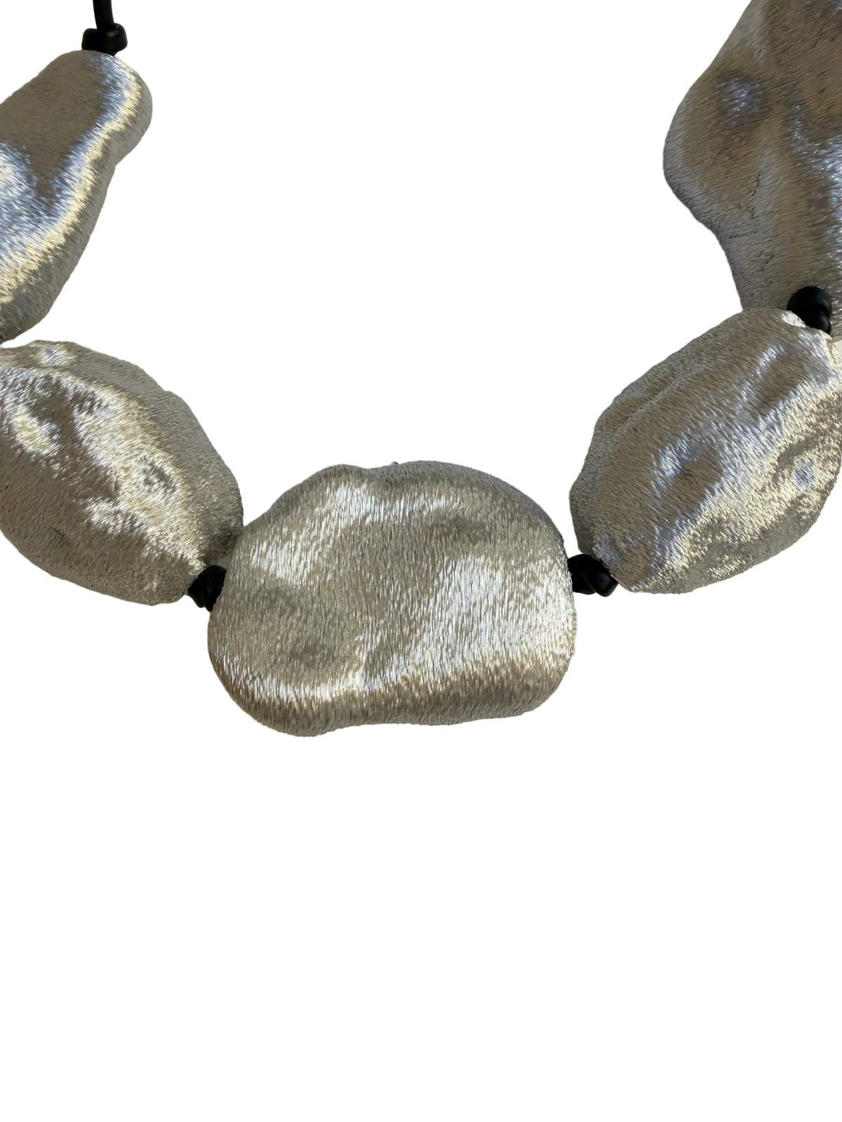 Collar corto rocas de pan de plata