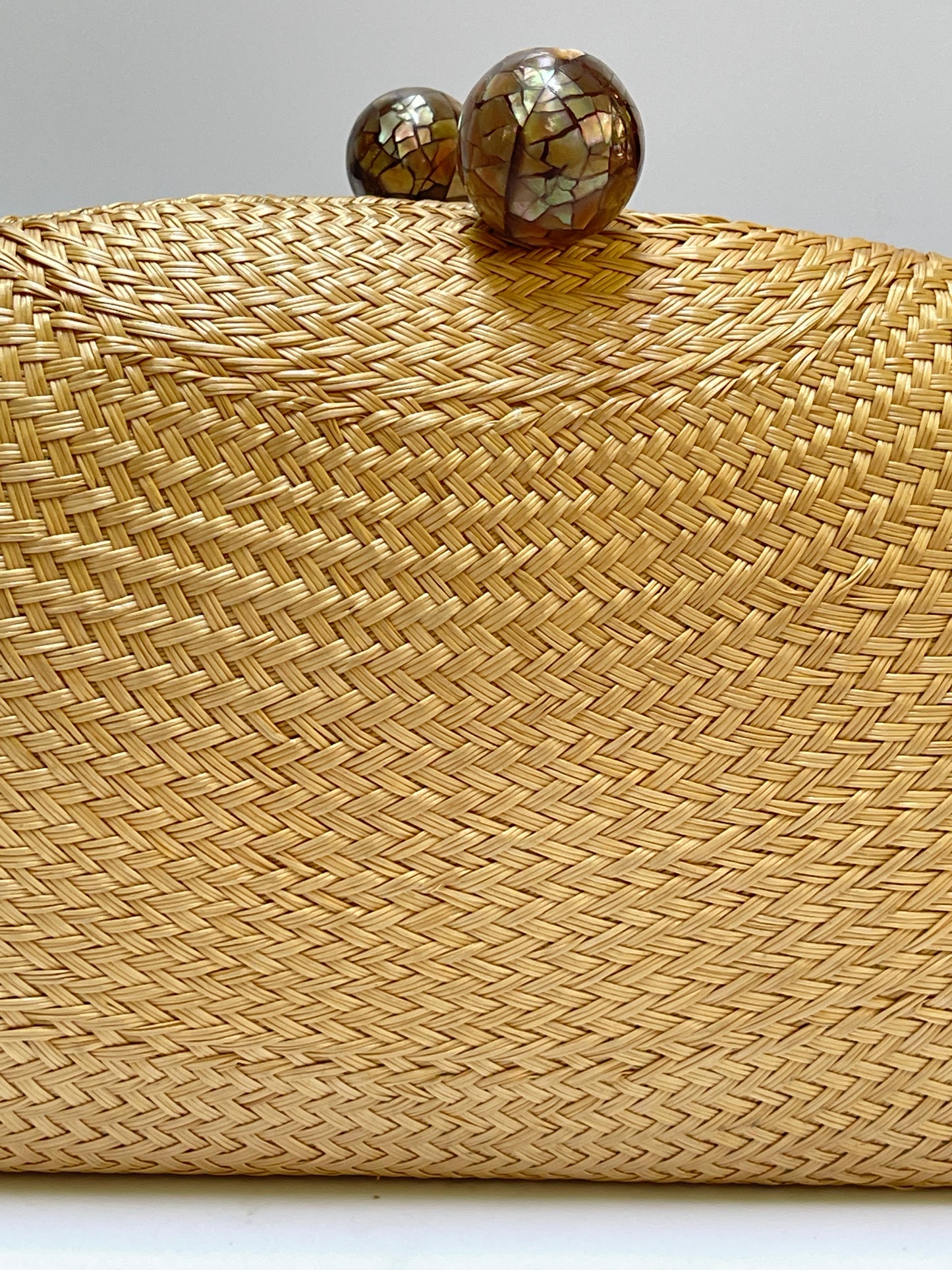 Clutch artesanal buntal color tostado