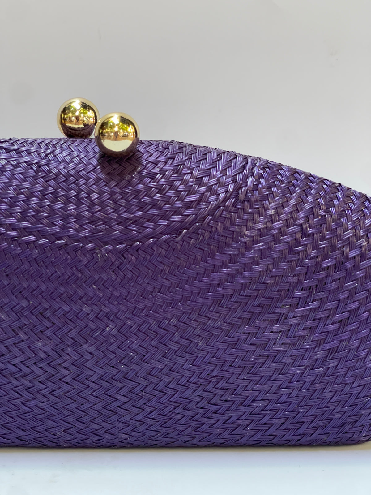 Clutch artesanal buntal color azul tinta (semi morado)