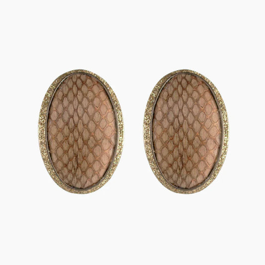 Pendiente  corto ovalado de piel de serpiente nude