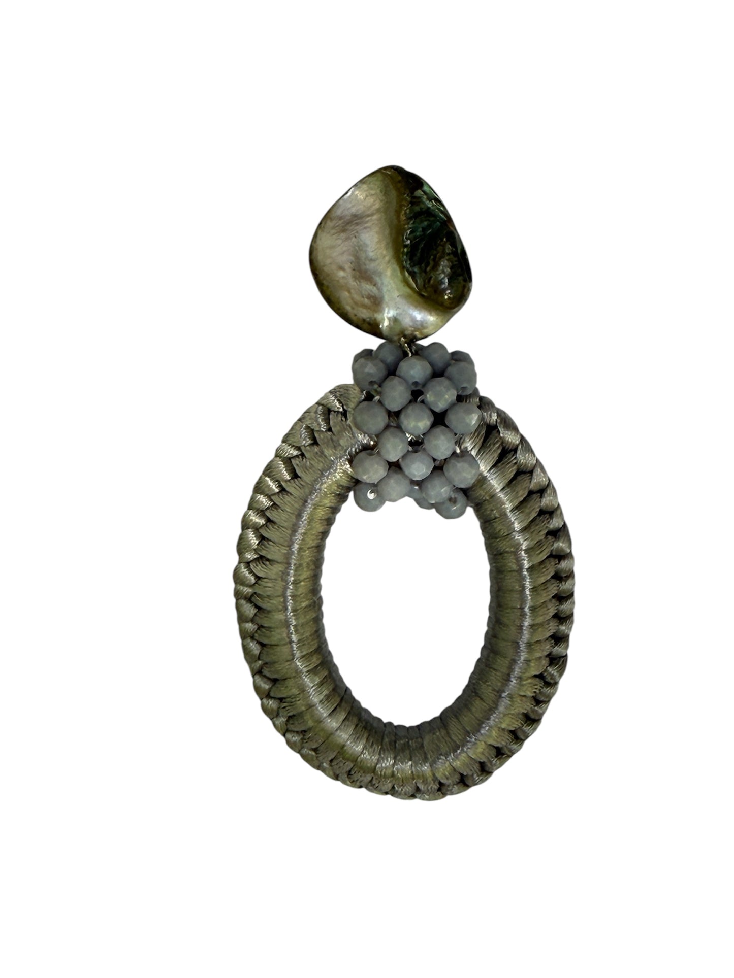 Pendientes FAHOMA de crochet gris y nácar