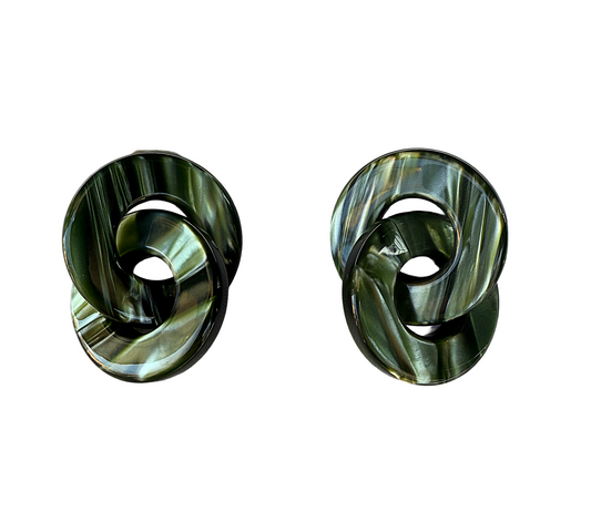 Pendientes de resina italiana  en verde , piezas entrelazada