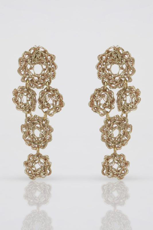 Pendientes artesanales de crochet en cobre dorado
