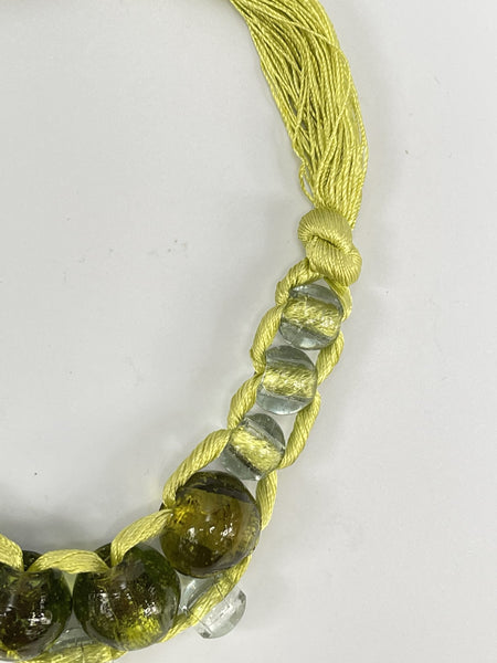 Collar de hilos y cristal de murano verde lima