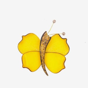 Broche mariposa amarilla en resina orgánica