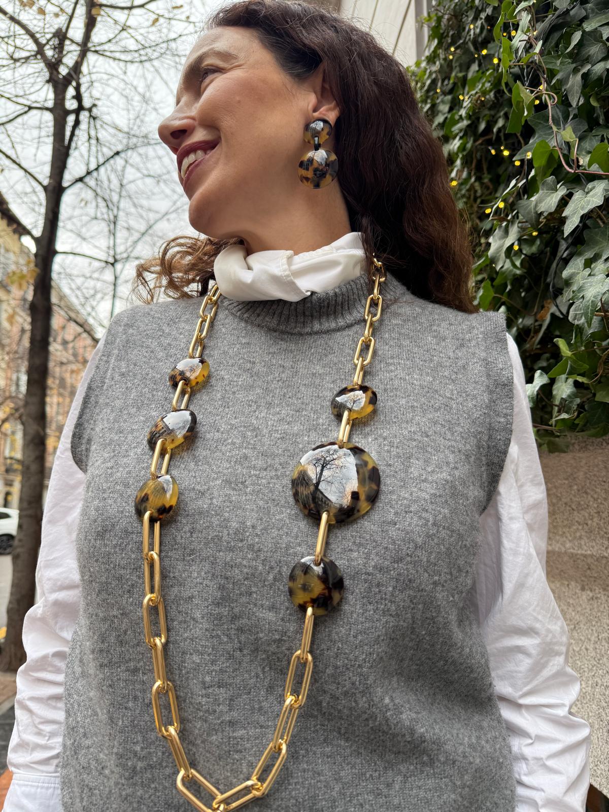 Collar eslabones  oro y chapas de resina italiana color carey