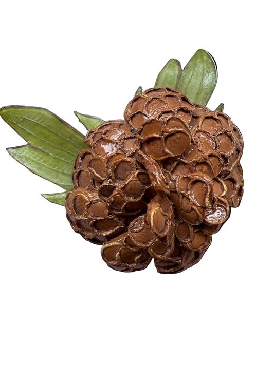 Broche de diseño artesanal en resina – Motivo vegetal exclusivo