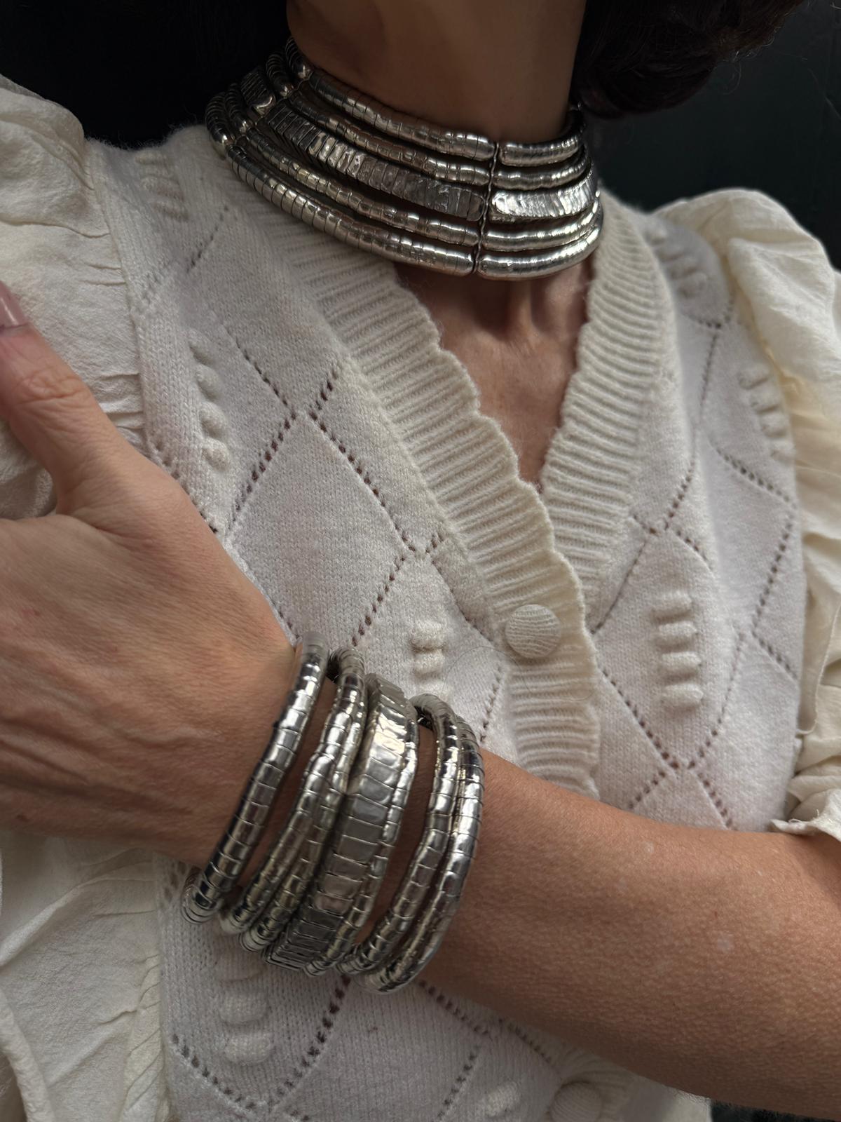 Brazalete 7 esclavas bronce acabado plateado