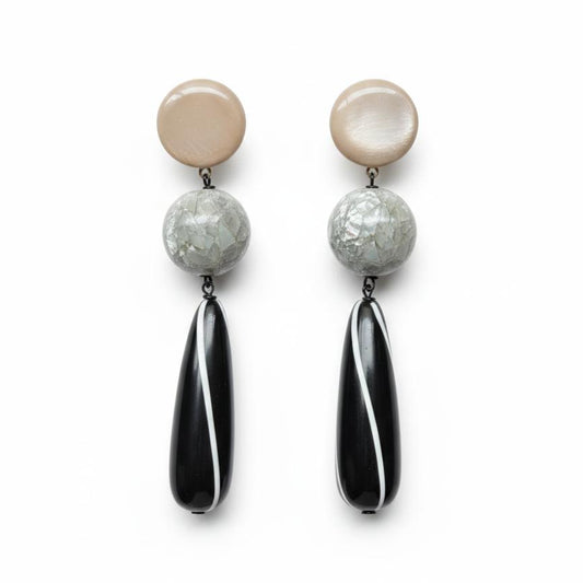 Pendientes largos de nácar y resina – Pieza única Fahoma