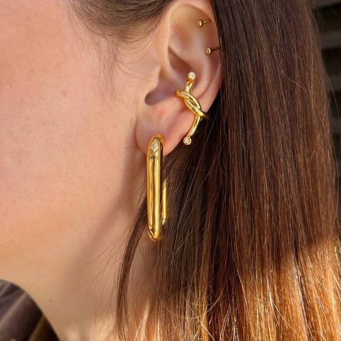 Pendientes: Earcuff nudo dorado y circón