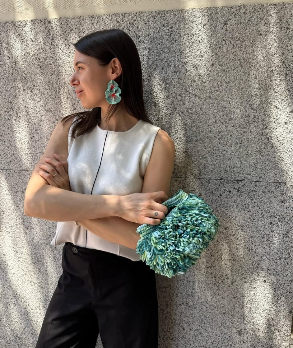 Pendientes Artesanales de Algodón Bordado - (hueso y dorado) Arte y Tradición Italiana