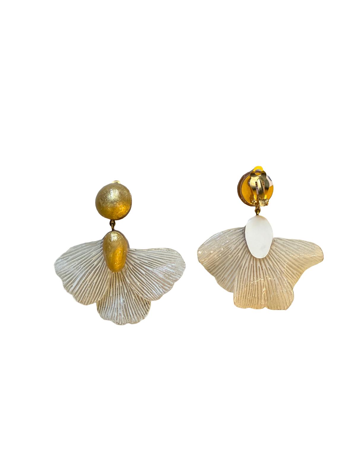 Pendientes alma de resina color blanco y oro