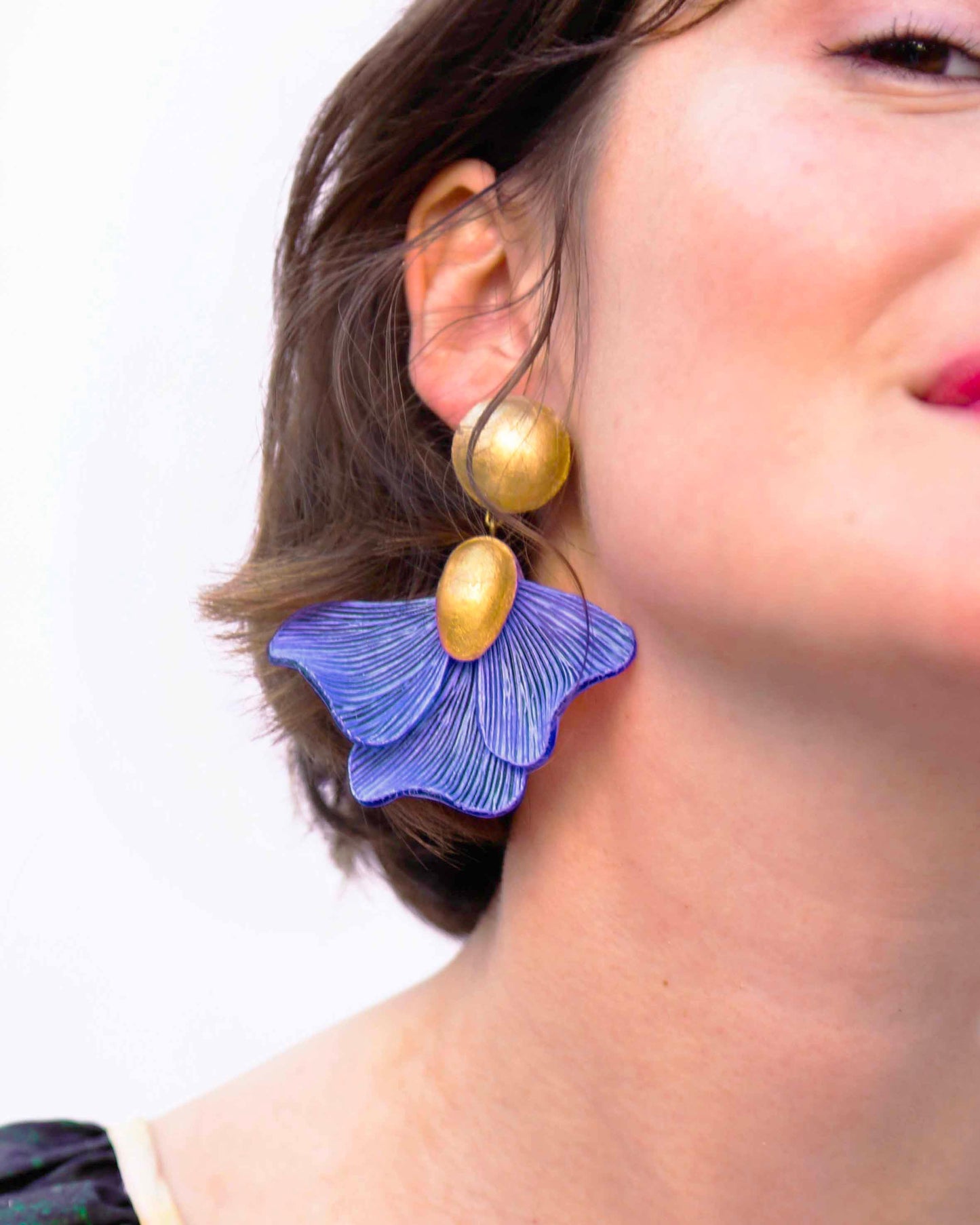 Pendientes alma de resina color blanco y oro
