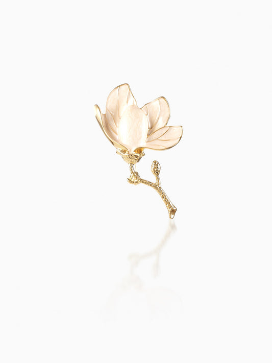 Broche: flor escultural dorada y marfil