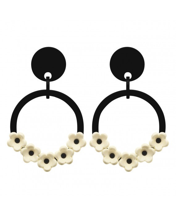 Pendientes de diseño francés con flores color hueso en resina