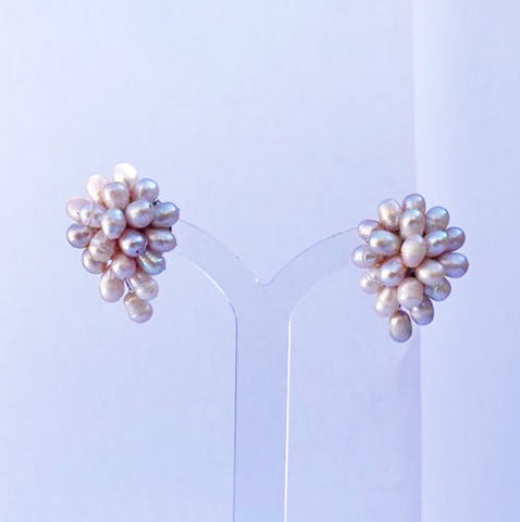 Pendientes clip racimo de perlas beige