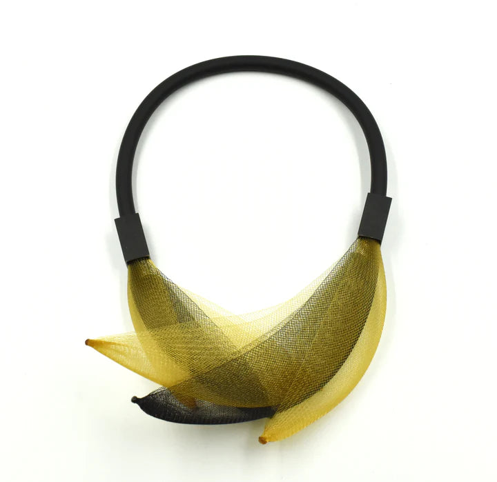 Collar corto de red invisible oro