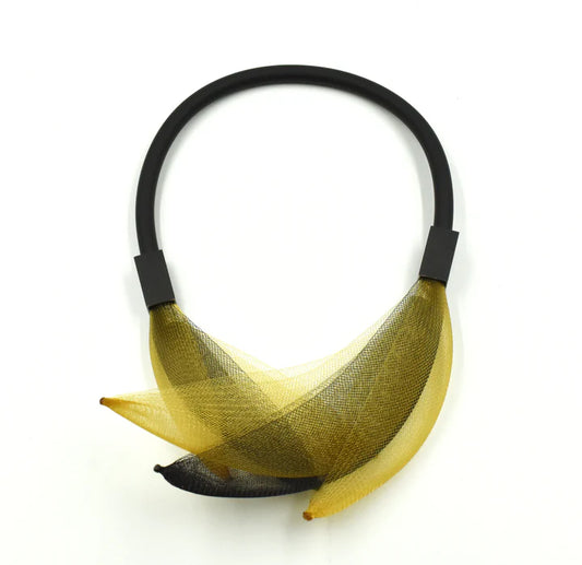 Collar corto de red invisible oro