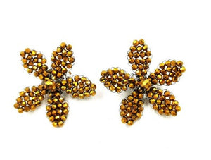 Pendientes clip flores bordadas en  cristalitos oro viejo