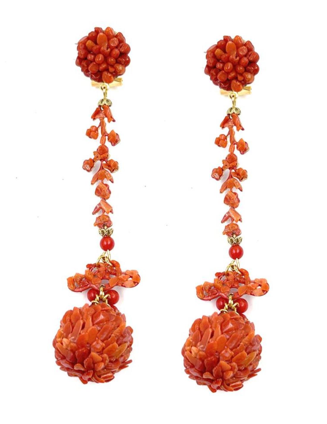 Pendientes largos de coral natural y esmalte – Alta bisutería española