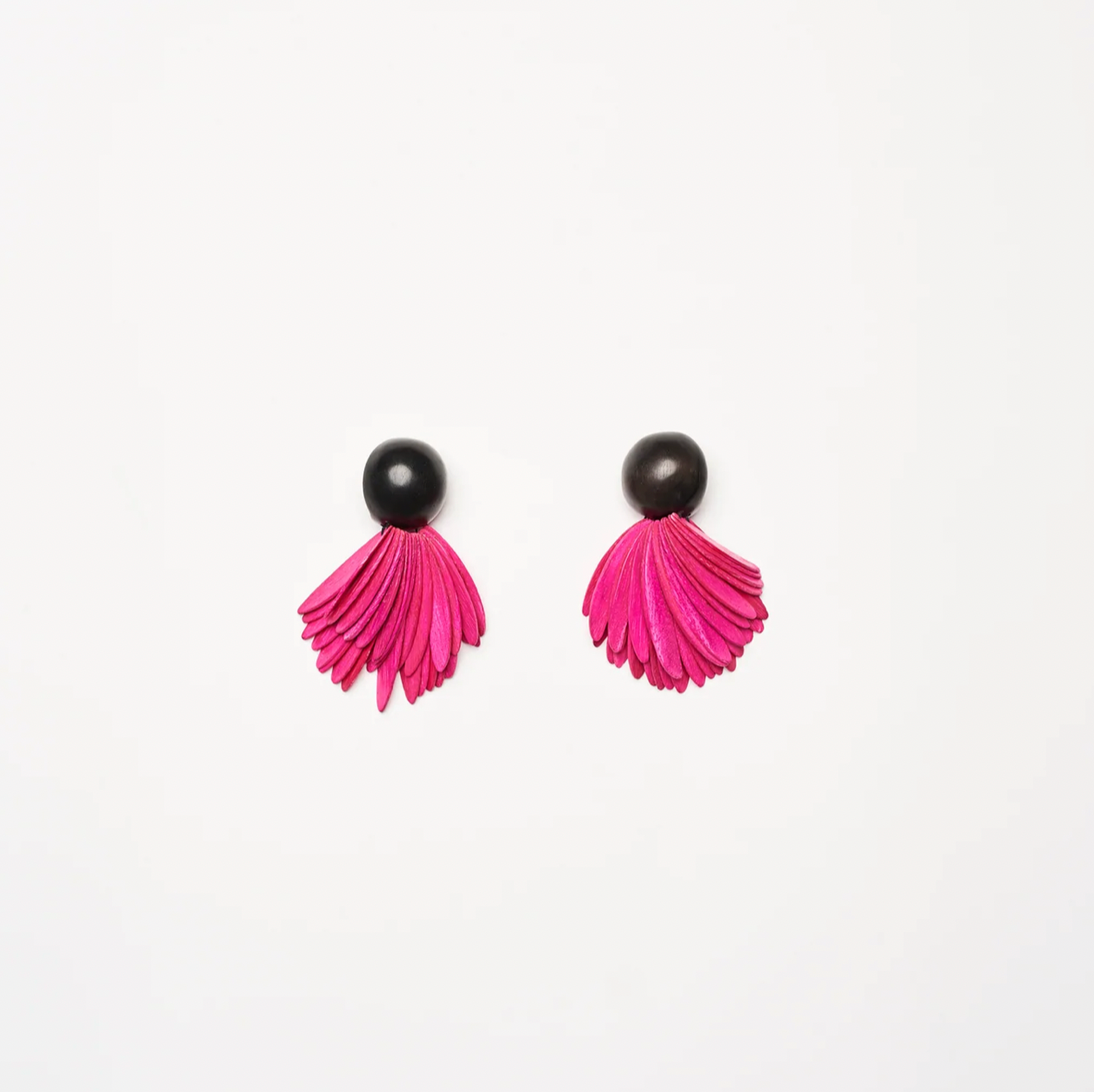 Pendientes Monies Bogotá acacia fucsia y ébano.