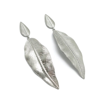 Pendientes hojas plateadas