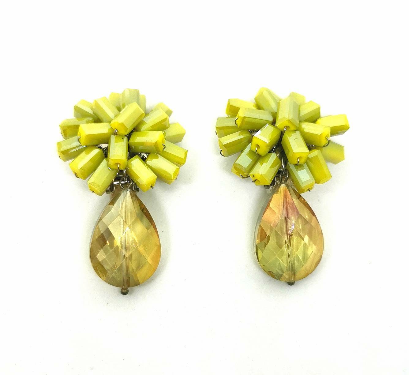 Pendientes gota de cristal y cabezal floral en cristal facetado verde lima