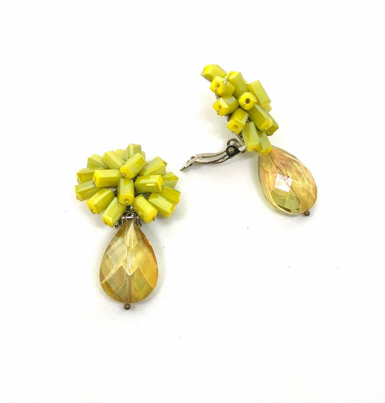 Pendientes gota de cristal y cabezal floral en cristal facetado verde lima